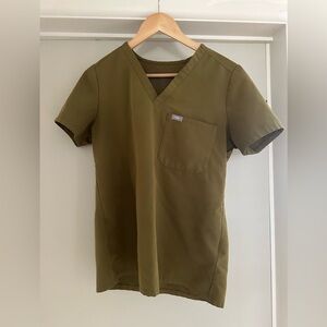 Figs Martini Olive Scrub Top